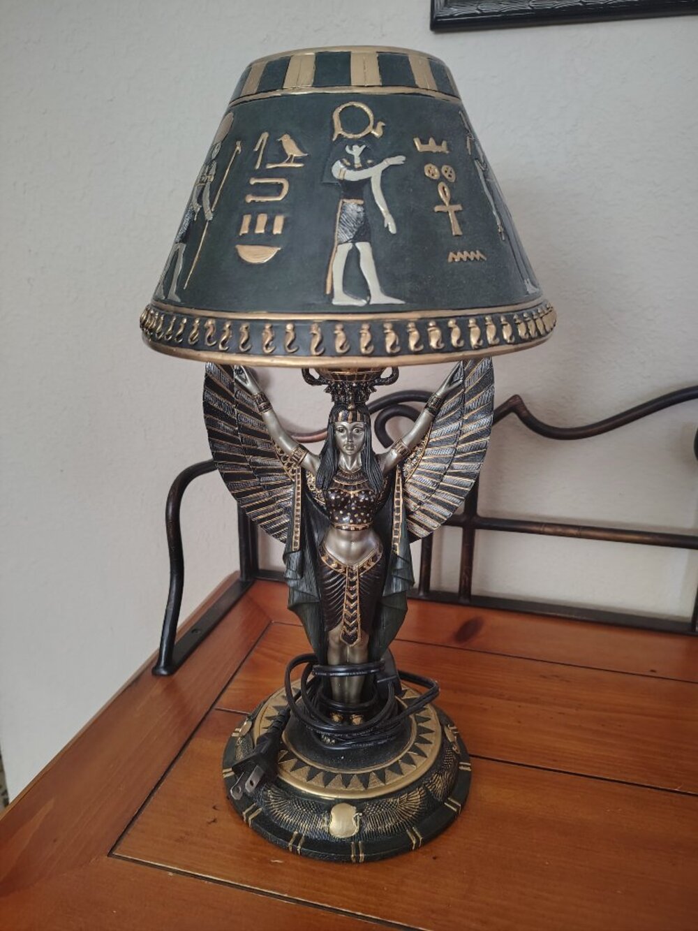 Designer Toscano Isis Deity Egyptian Accent Lamp